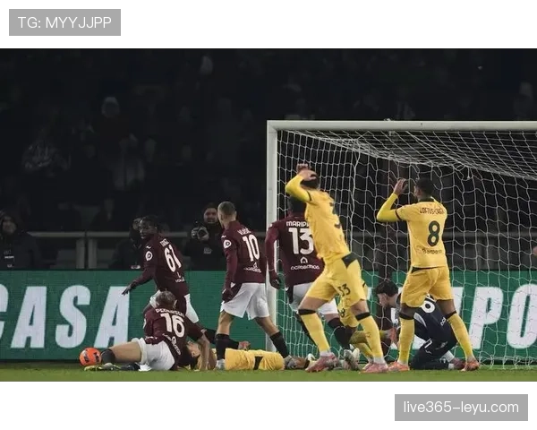 沙尔克锋线火力全开，客场逆转取胜彰显进攻实力