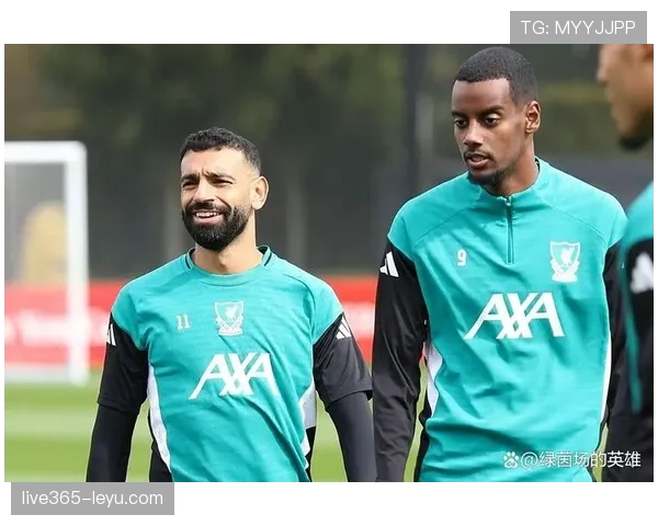 伊萨克与队友默契配合,助力球队逆转取胜 伊萨克与队友默契配合,助力球队逆转取胜