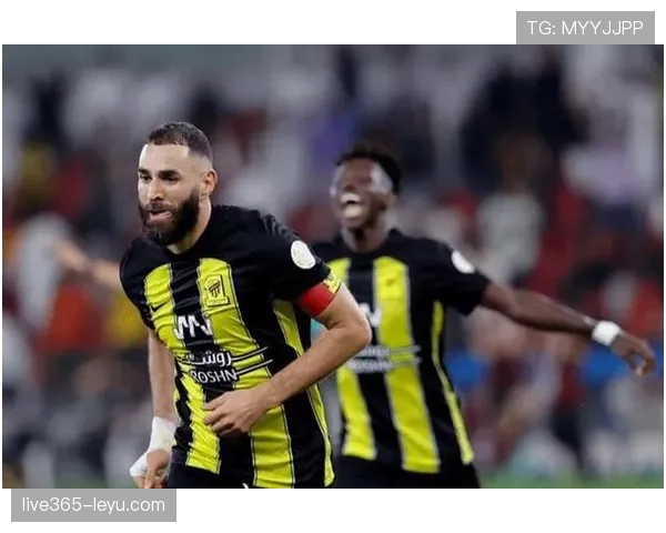 本泽马持续闪耀赛场，带领球队表现引关注