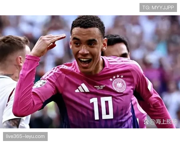 马里边路进攻战术惊艳全场,球队整体表现引热议 马里边路进攻战术惊艳全场,球队整体表现引热议