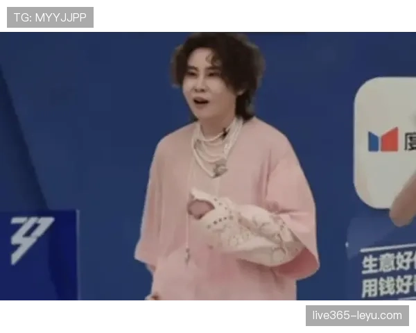 王濛去菜市场拎塑料袋，路人都怀疑那袋子里藏着我一个月工资